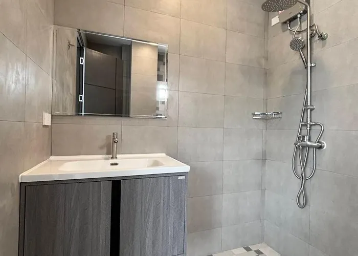House In The Heart Of Thonglor, Bangkok, 8 Min To Bts Apartment *