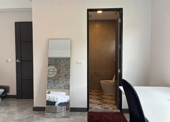 House In The Heart Of Thonglor, Bangkok, 8 Min To Bts Apartment *