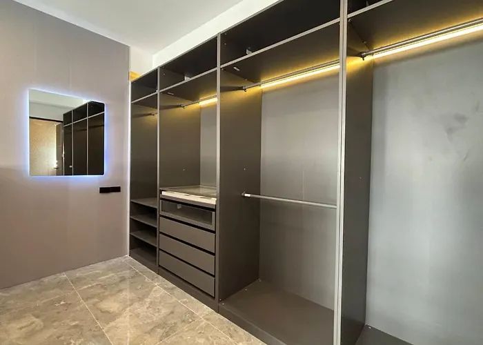 House In The Heart Of Thonglor, Bangkok, 8 Min To Bts Apartment *